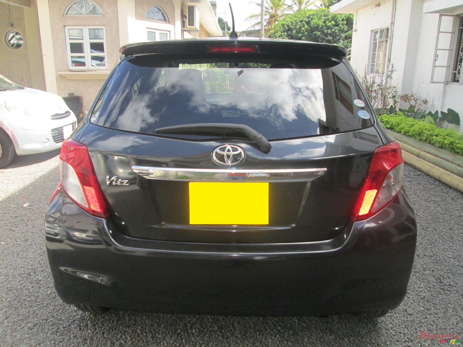 2011' Toyota Vitz photo #3