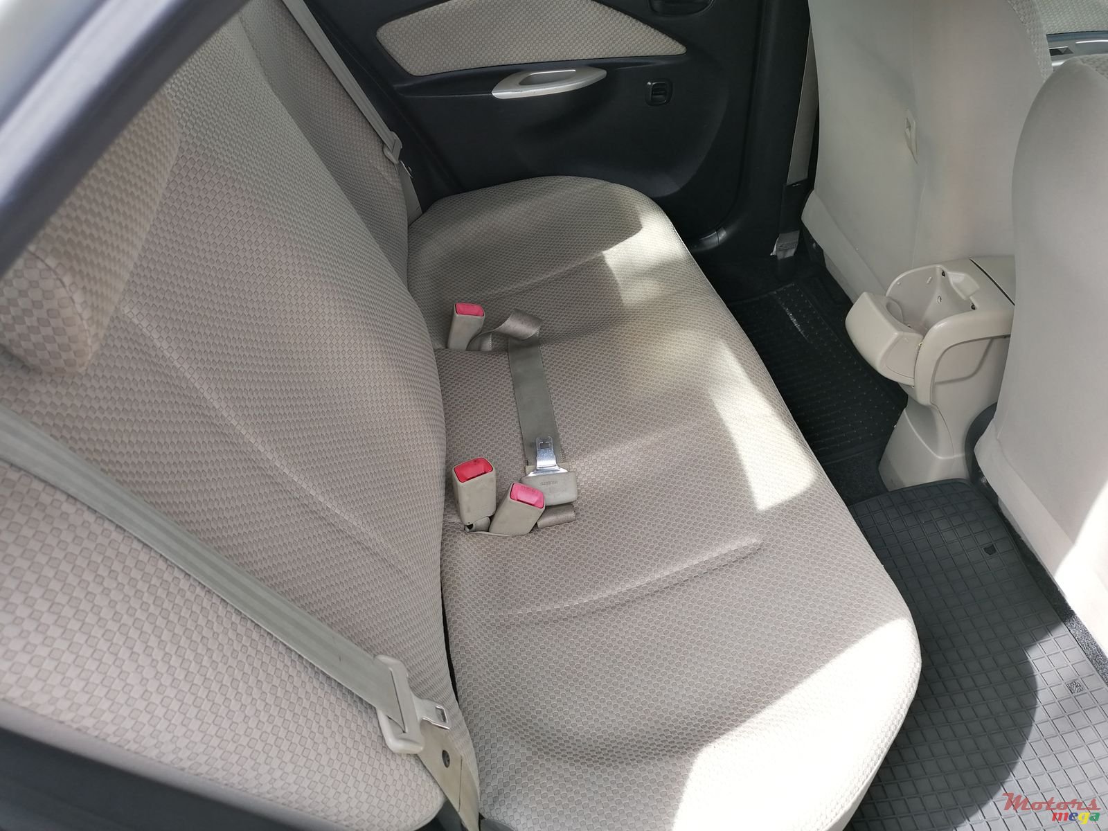 2006' Toyota Yaris photo #4