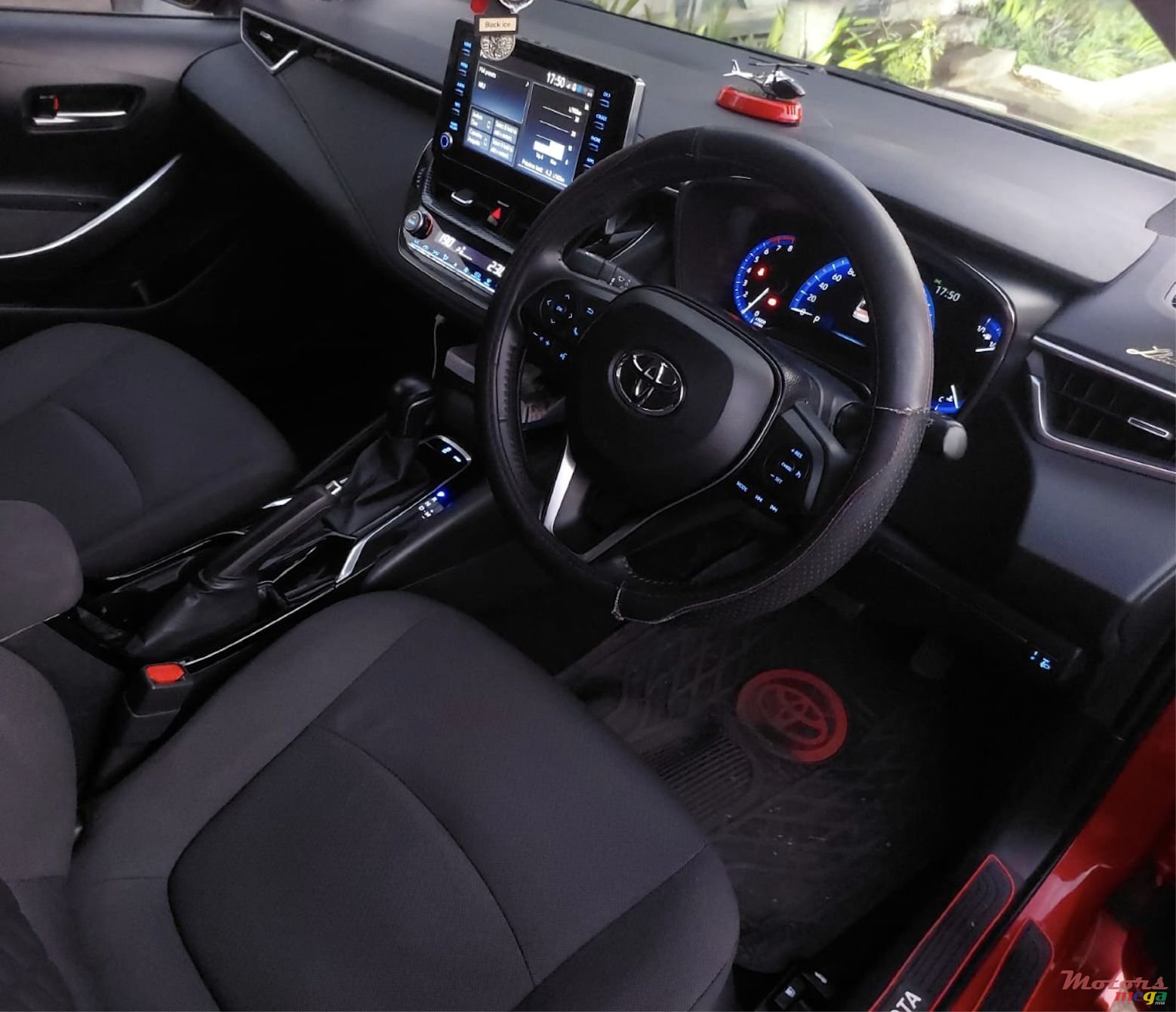 2020' Toyota Corolla photo #6