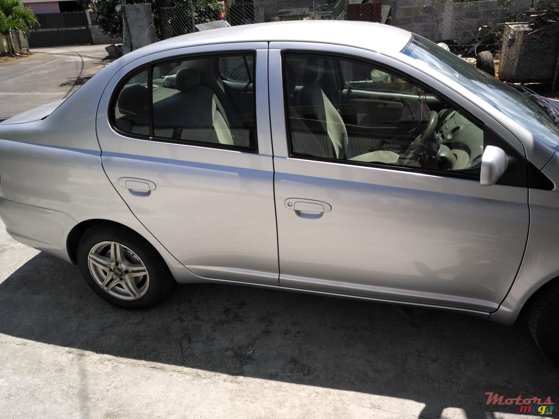 2002' Toyota photo #2