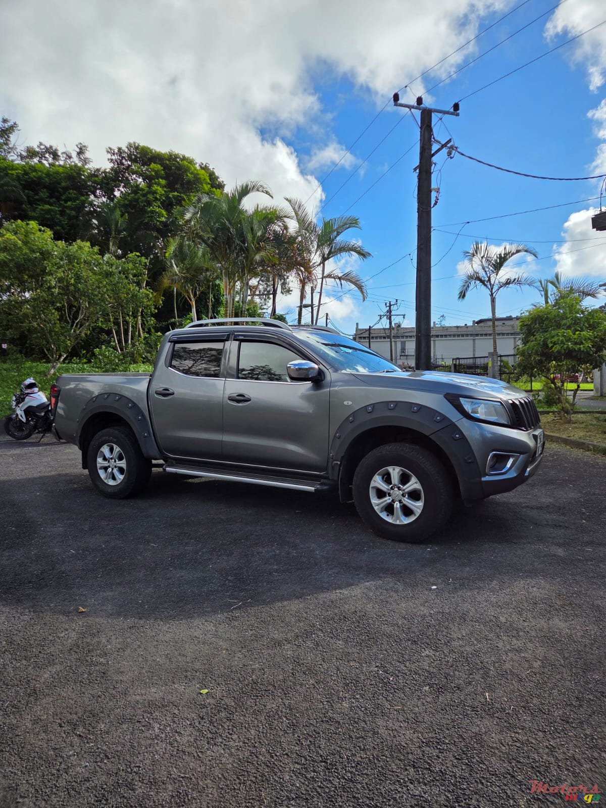 2019' Nissan Navara photo #2