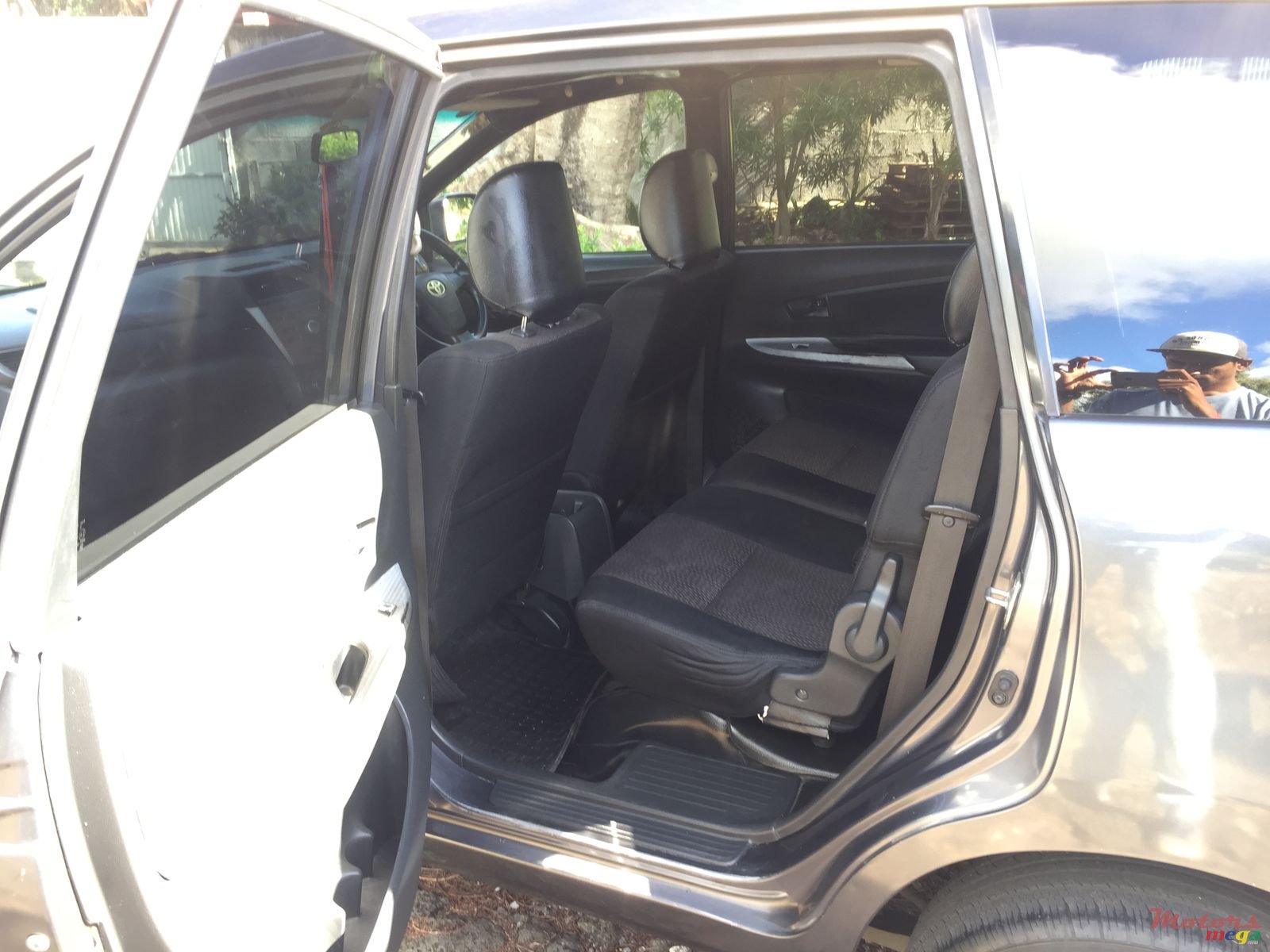 2013' Toyota Avanza photo #4