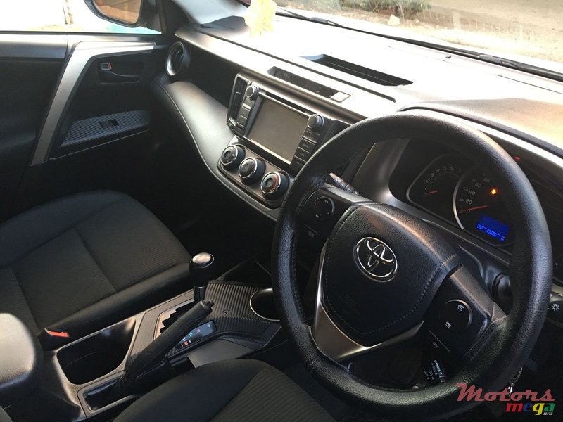 2014' Toyota RAV4 photo #6