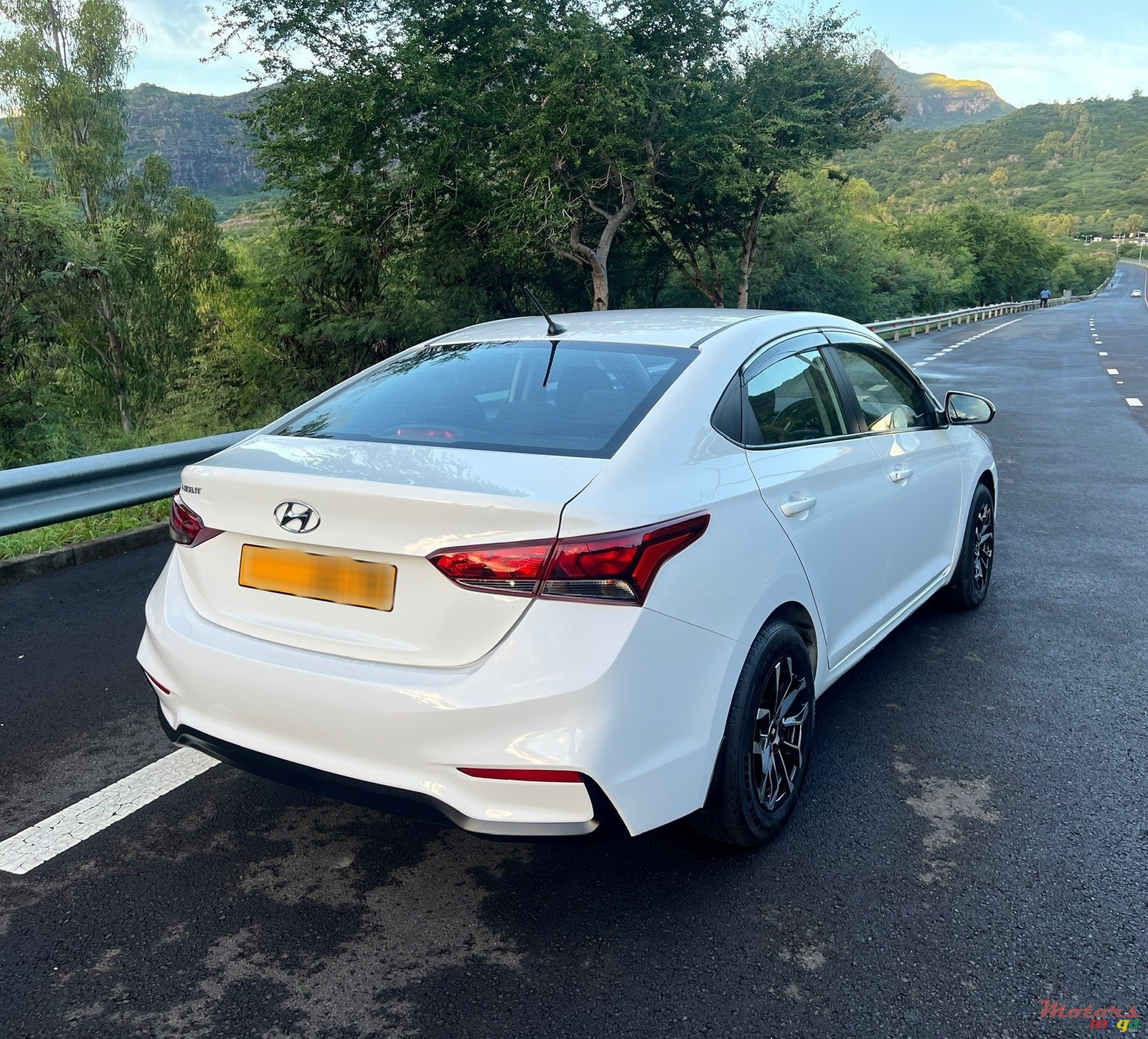 2019' Hyundai Accent photo #3