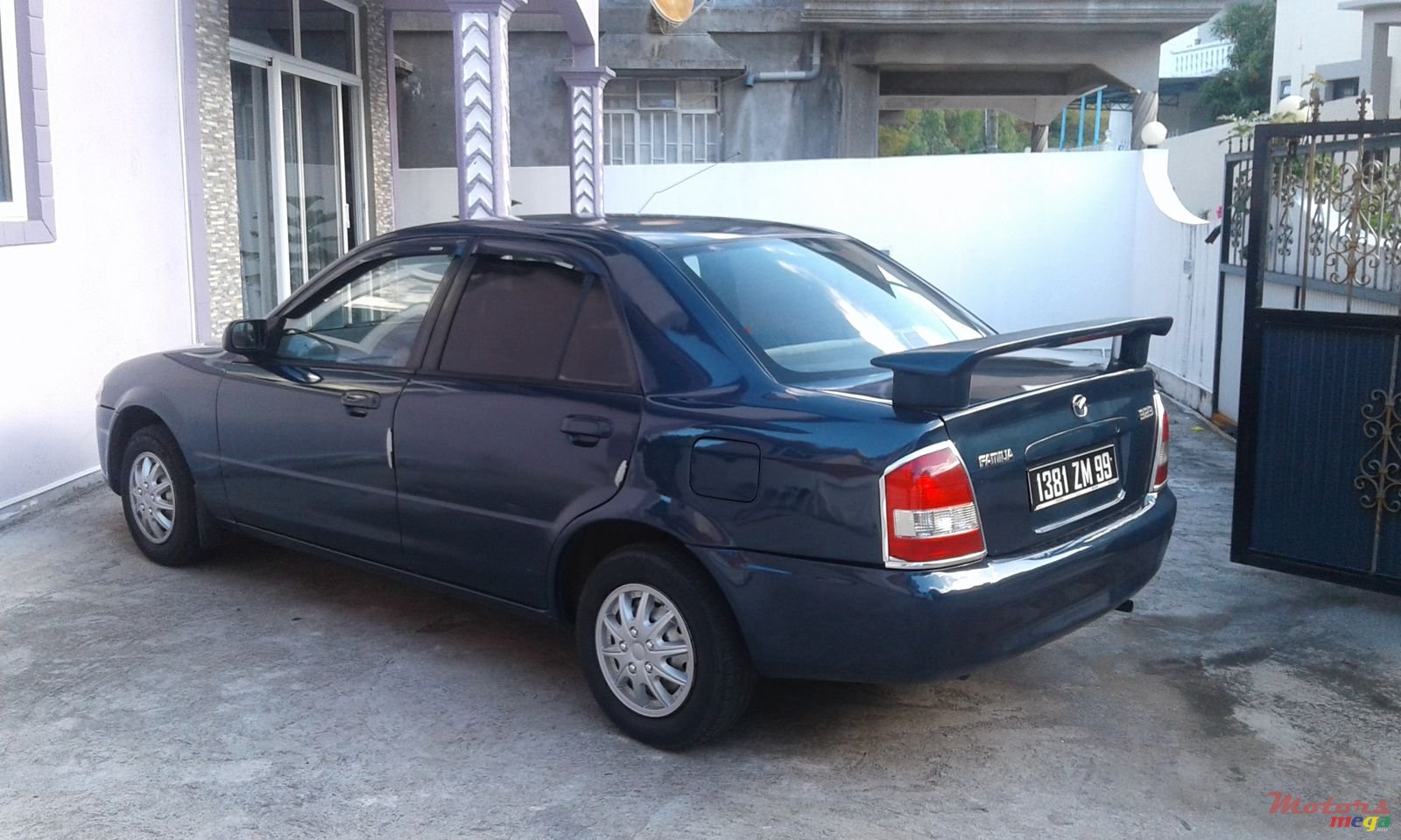 1999' Mazda 323 photo #1