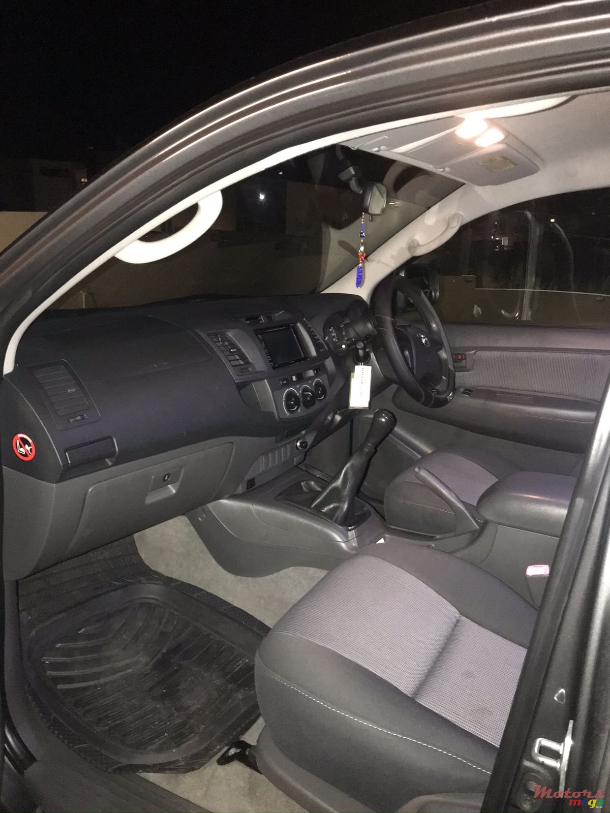 2011' Toyota Hilux Turbo photo #6