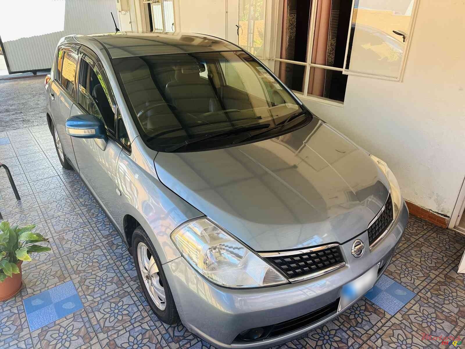 2005' Nissan Tiida photo #2