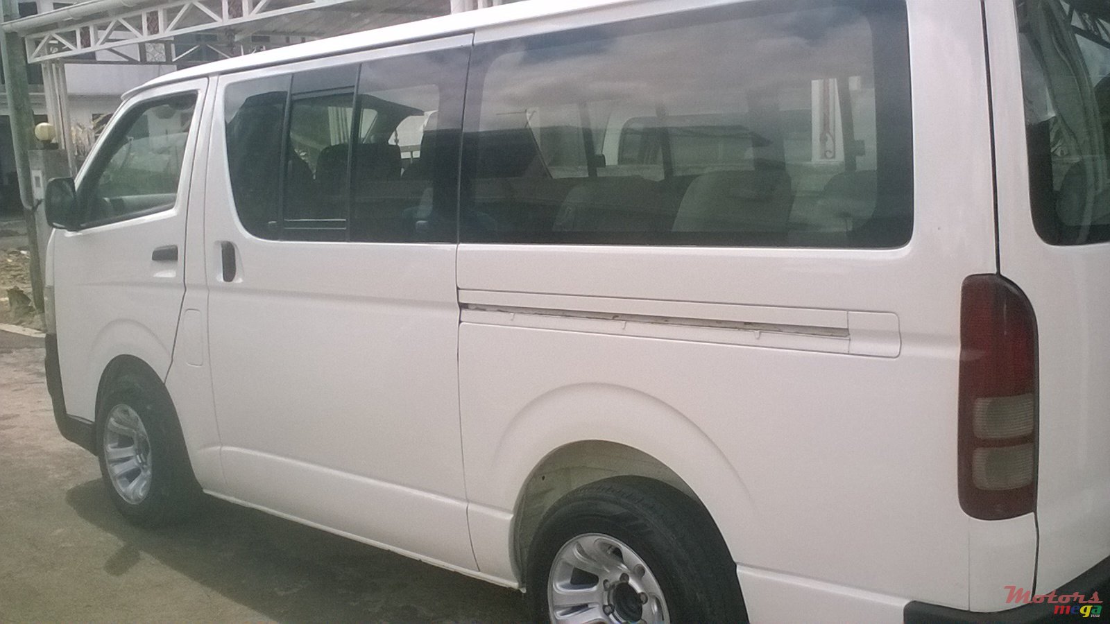 2005' Toyota HiAce photo #3