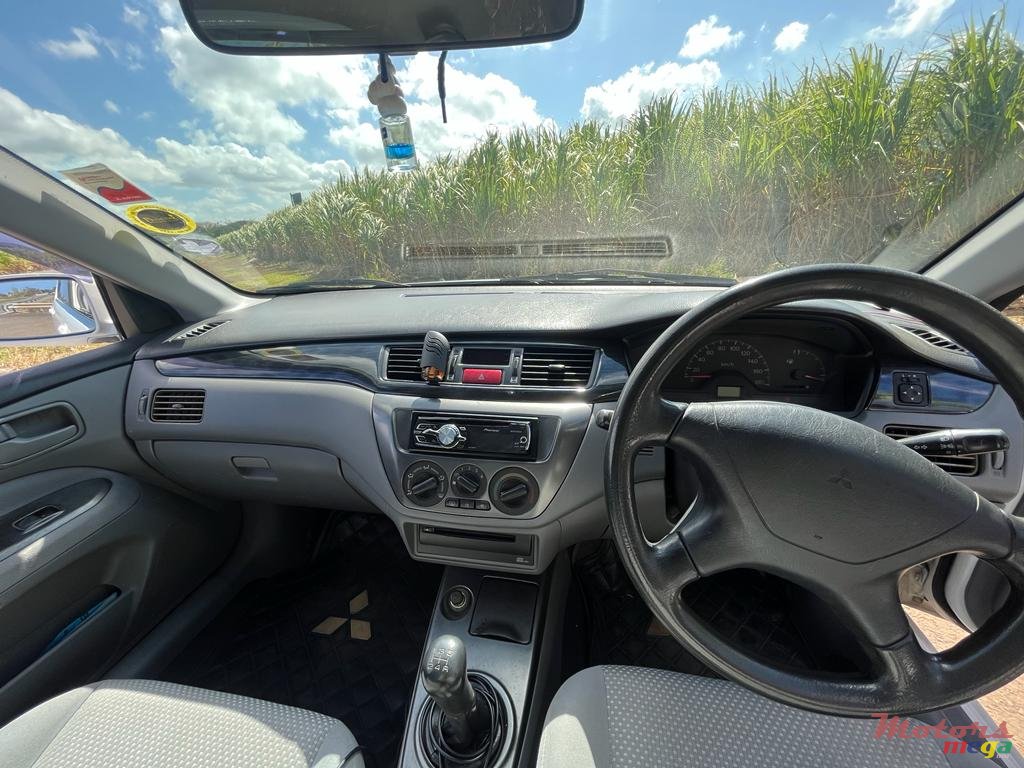 2006' Mitsubishi Lancer photo #6