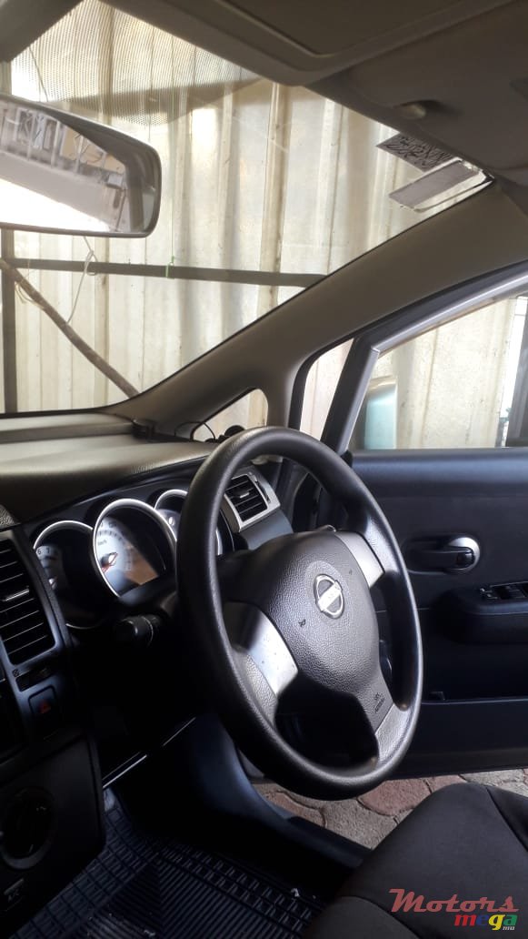 2009' Nissan Tiida photo #3
