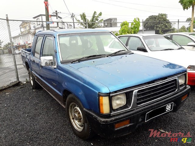 1998' Mitsubishi 2x4 photo #2