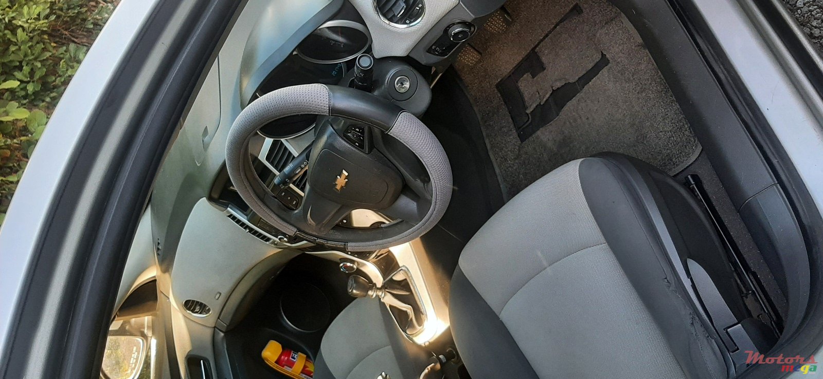 2010' Chevrolet Cruze photo #2