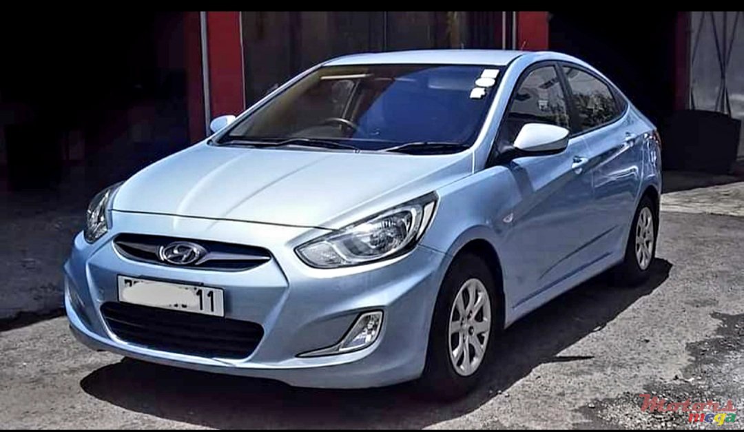 2011' Hyundai Accent photo #1