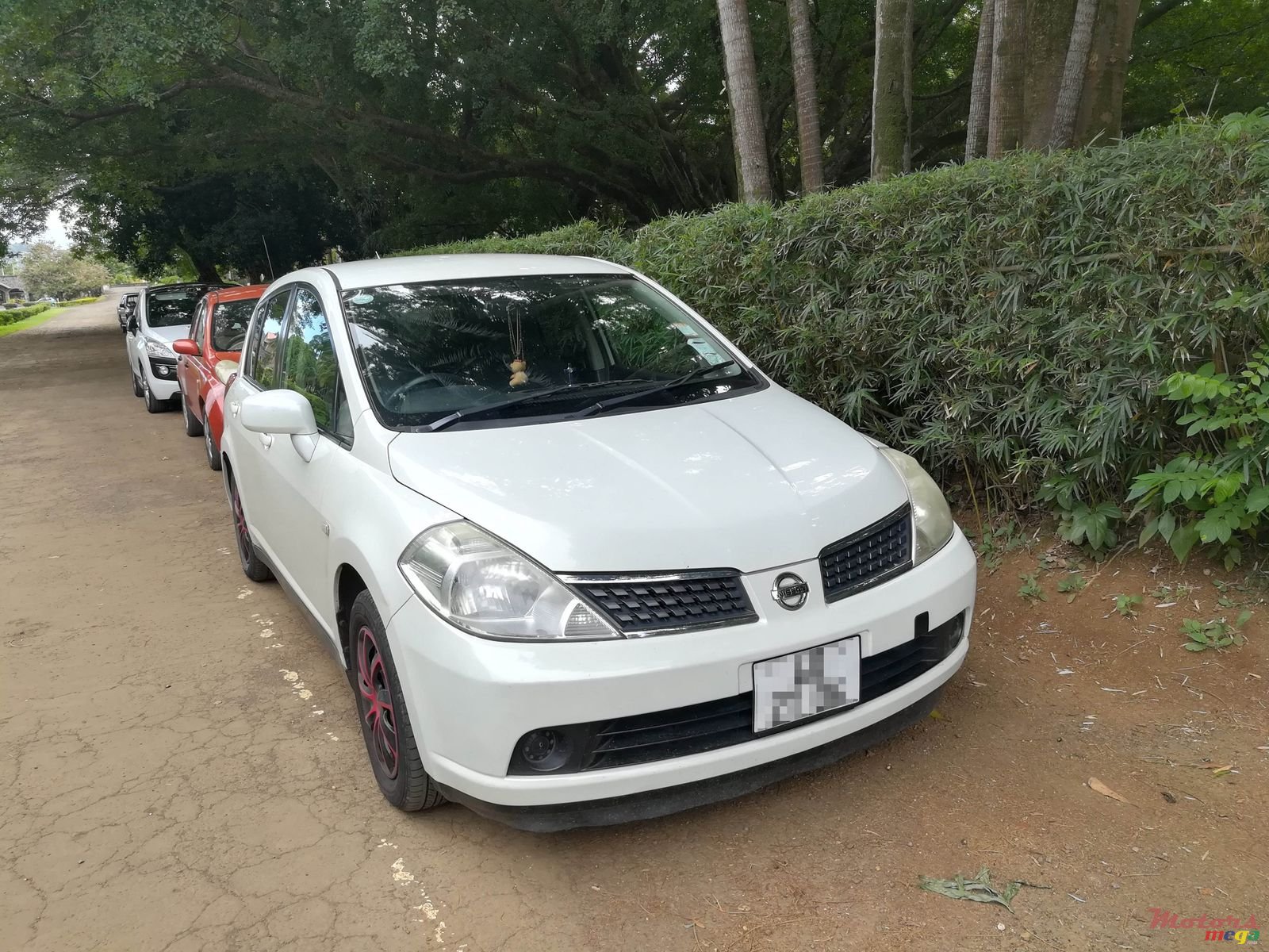 2004' Nissan Tiida photo #1