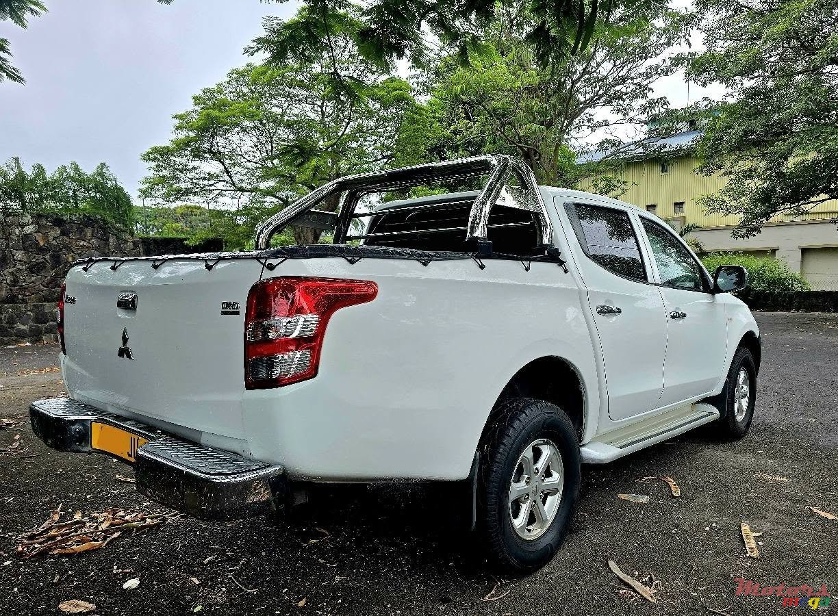 2017' Mitsubishi L200 photo #4