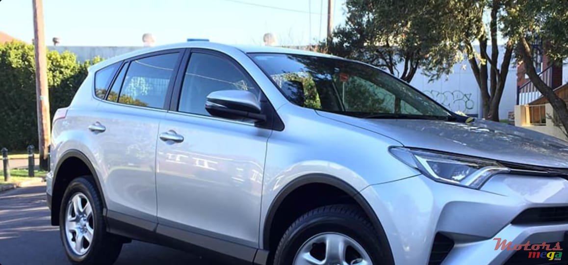 2016' Toyota RAV4 photo #1