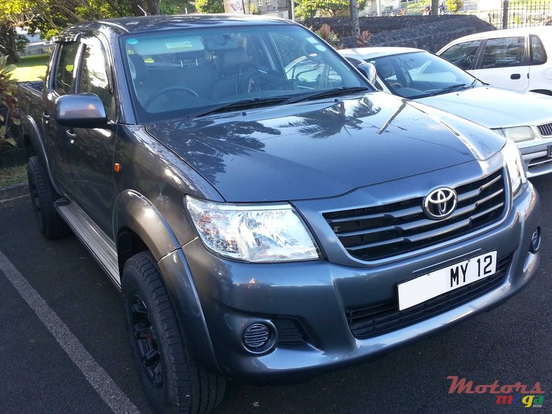 2012' Toyota Hilux photo #3