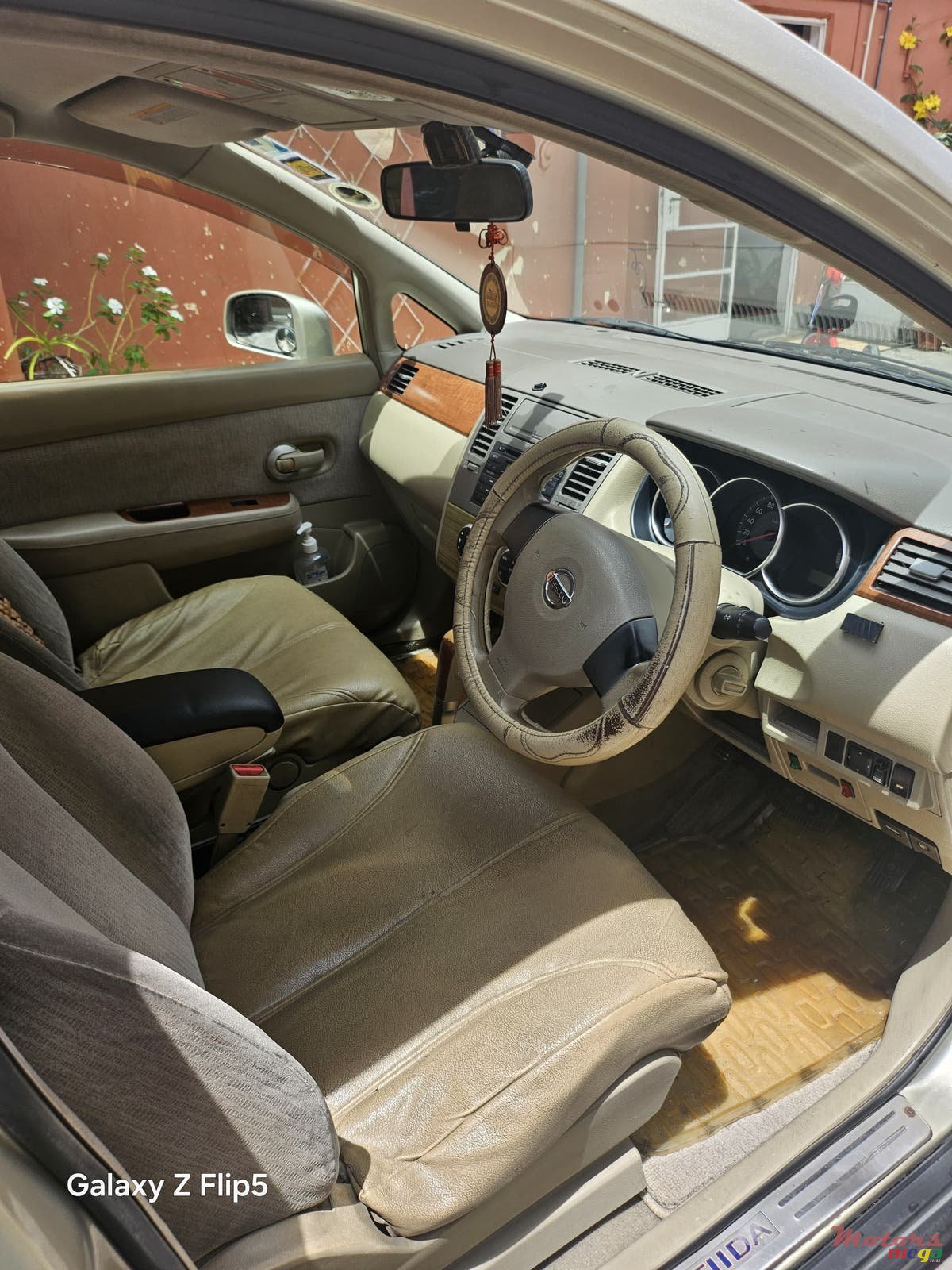 2005' Nissan Tiida photo #4