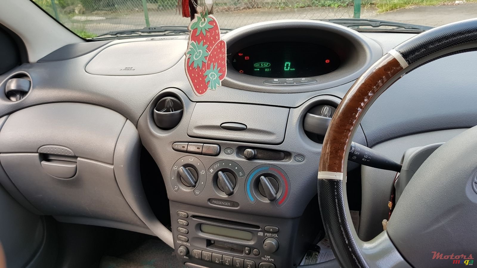 2000' Toyota Vitz photo #1