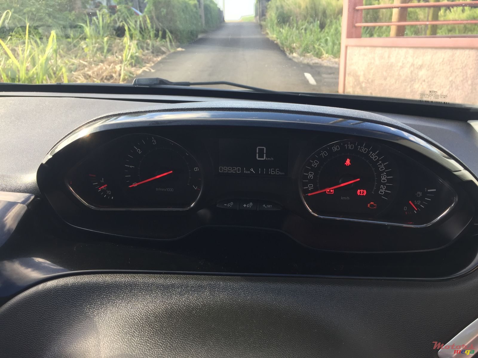 2012' Peugeot 208 photo #6