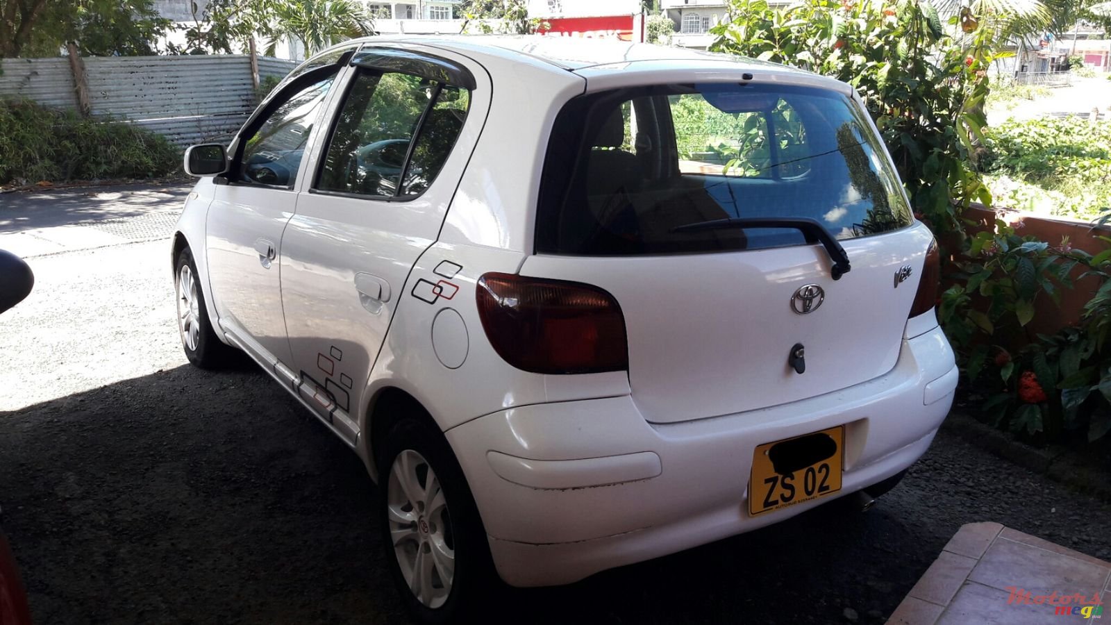 2002' Toyota Vitz Automatic photo #1