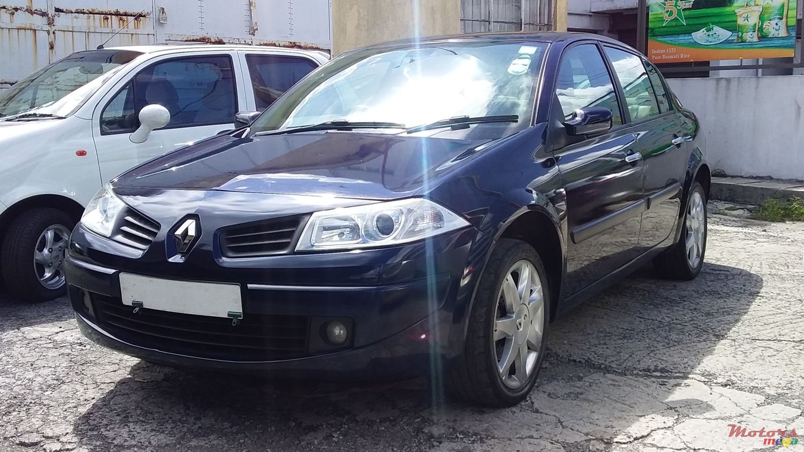 2008' Renault Megane photo #2