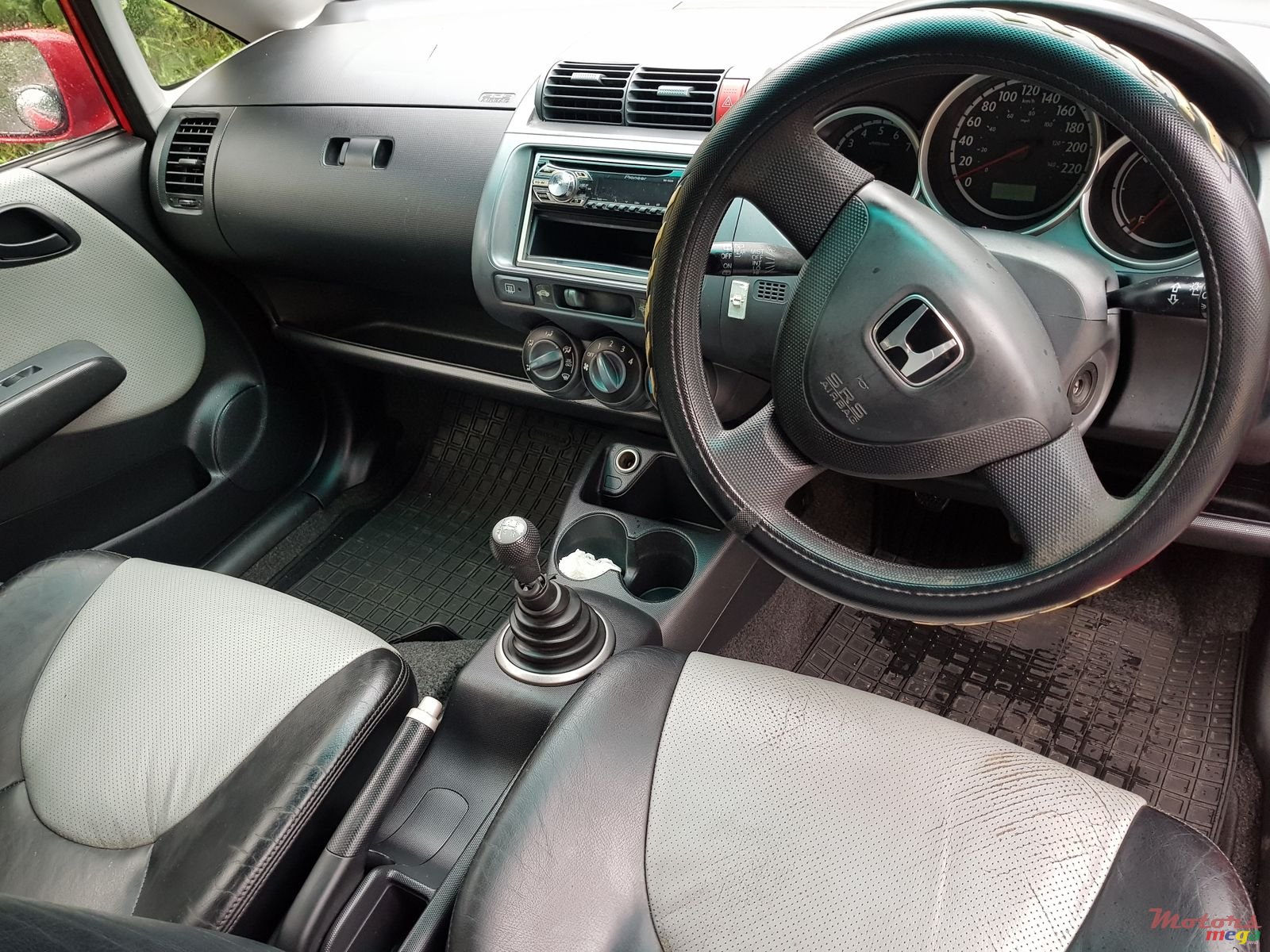 2005' Honda Jazz photo #4