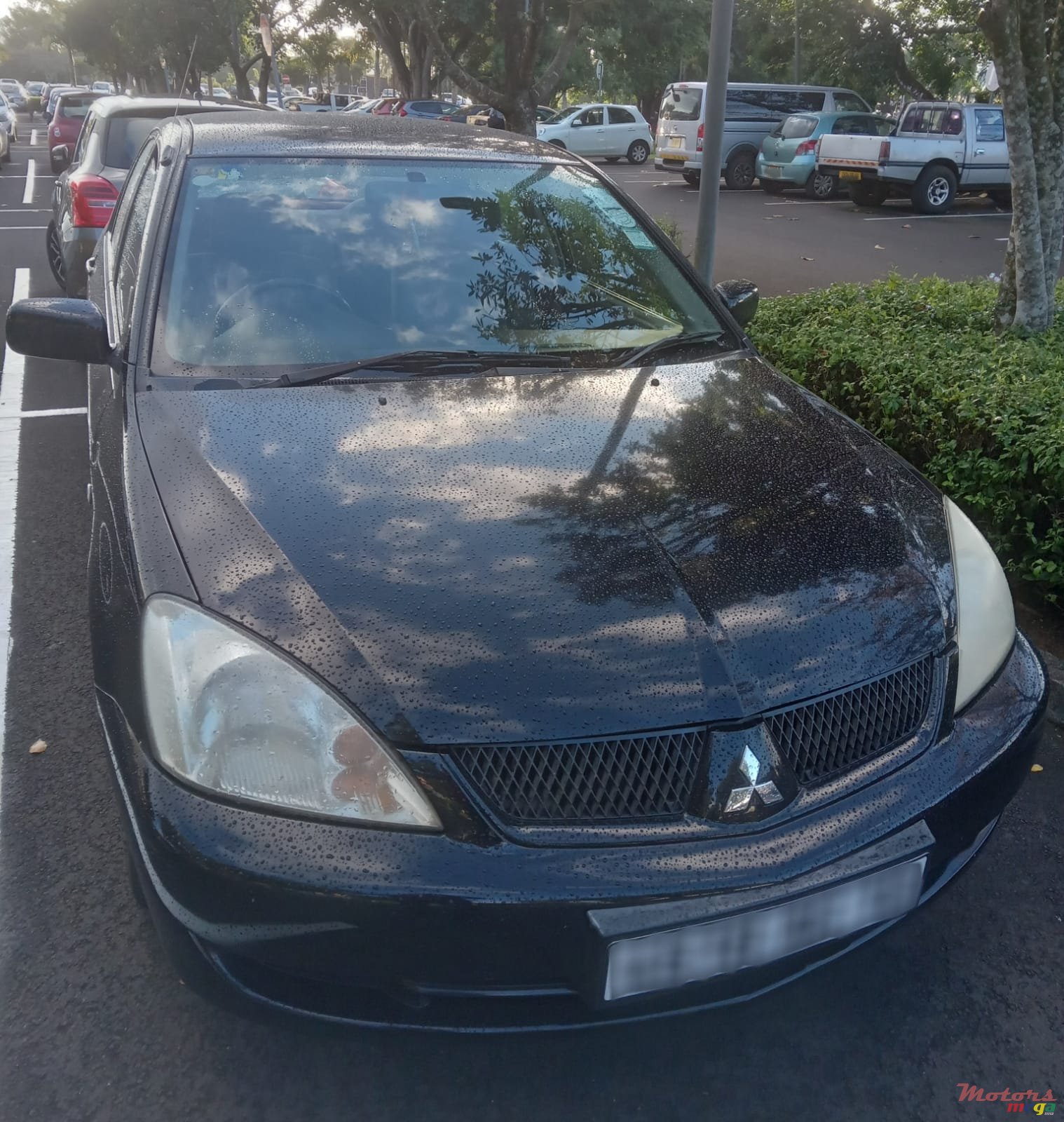 2010' Mitsubishi Lancer photo #2