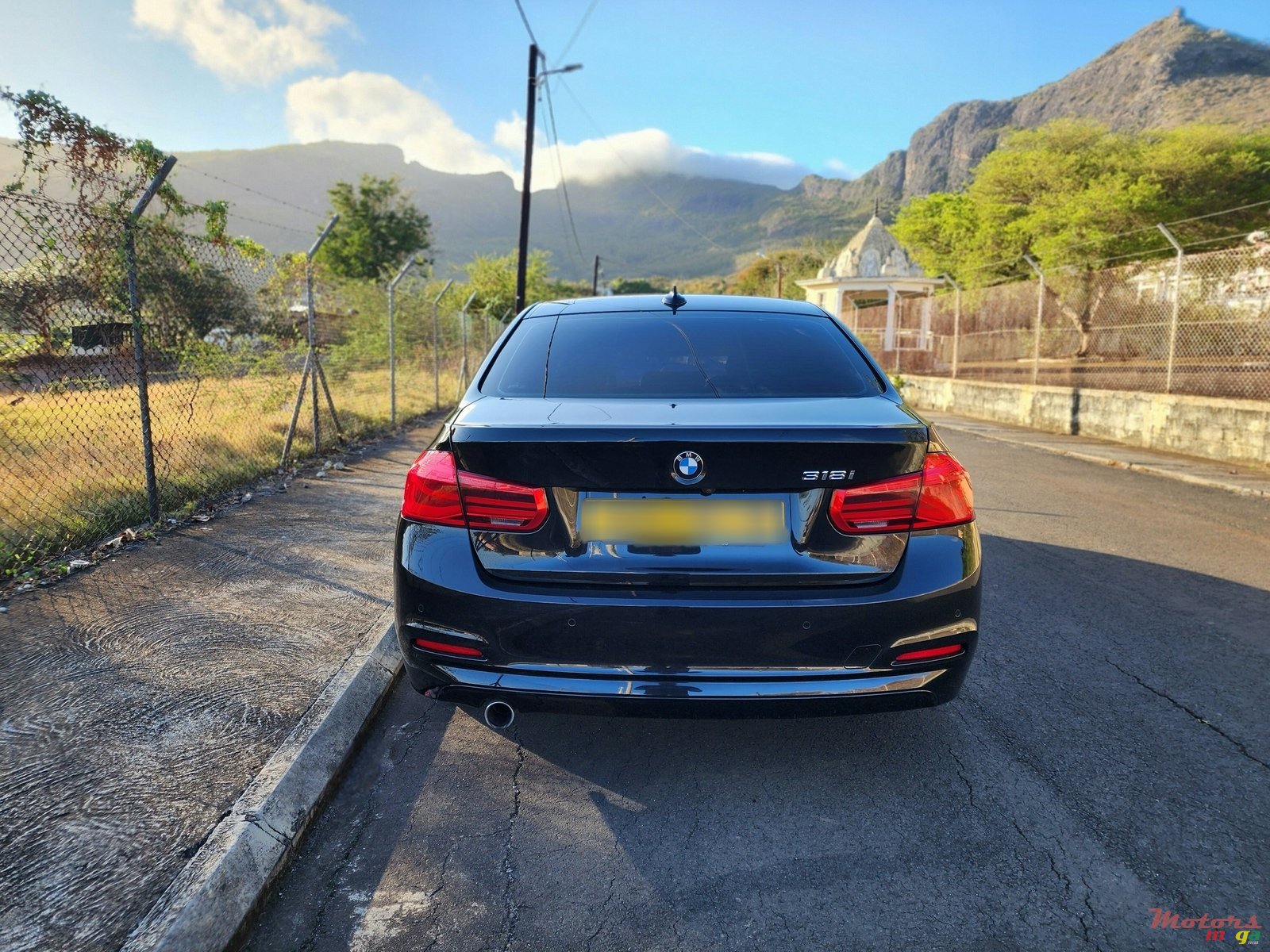 2018' BMW 318 photo #1