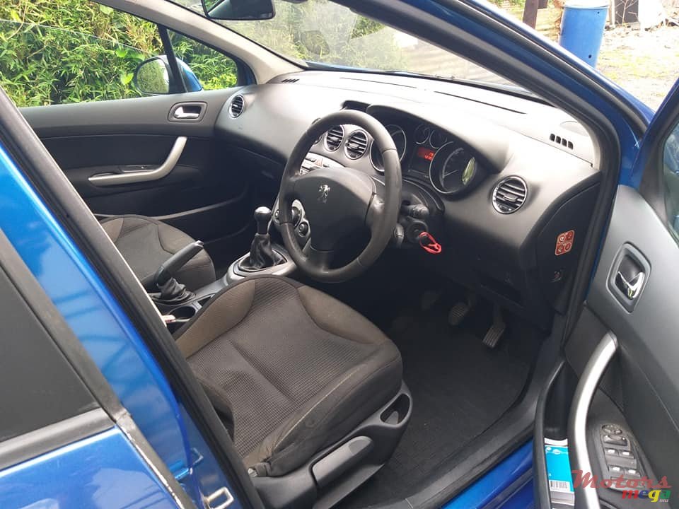 2008' Peugeot 308 1.6l Petrol photo #3