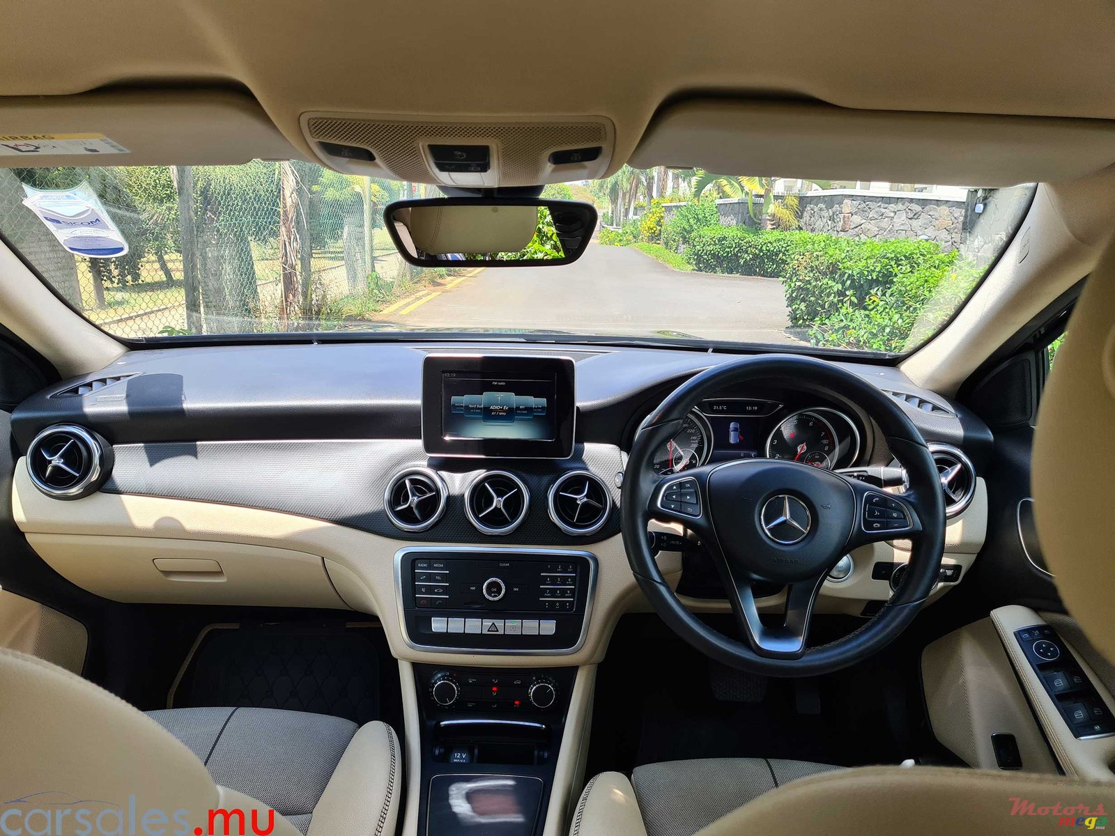 2017' Mercedes-Benz GLA 200 Style photo #6