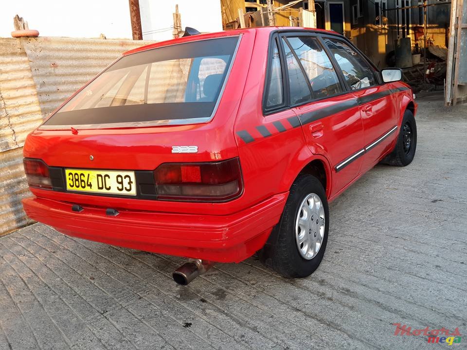 1993' Mazda 323 5d photo #2