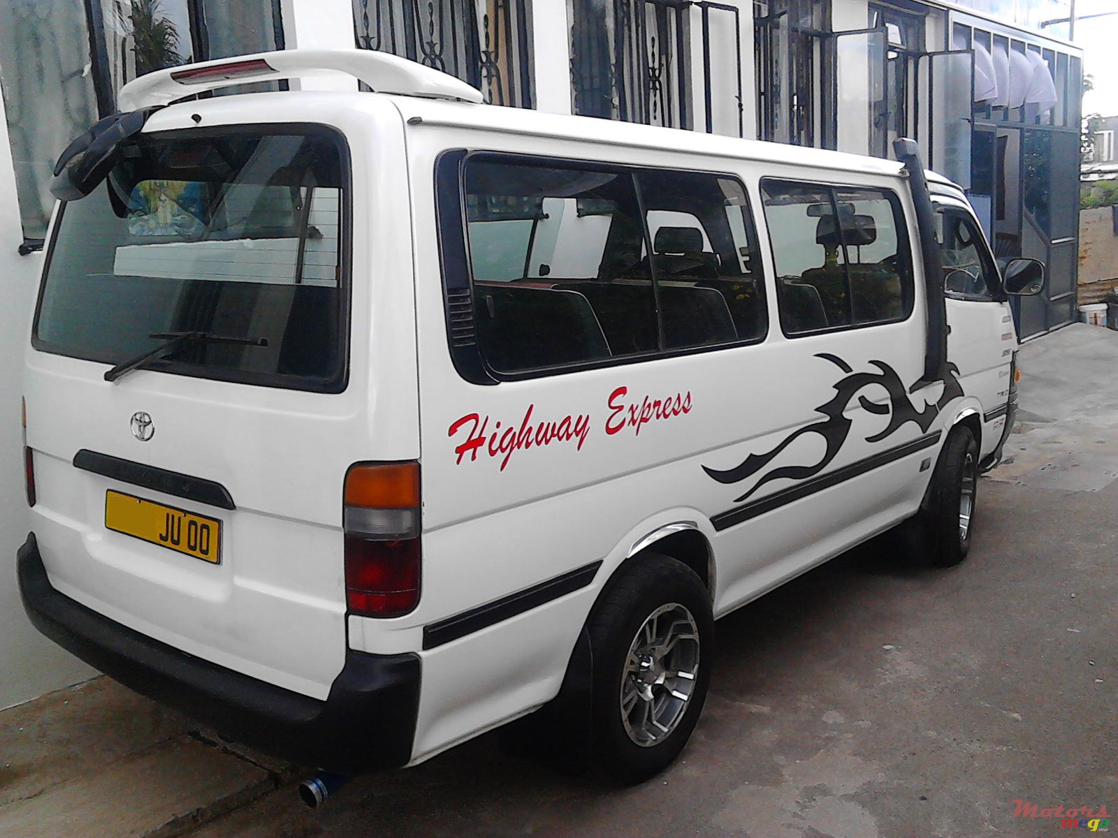 2000' Toyota photo #2