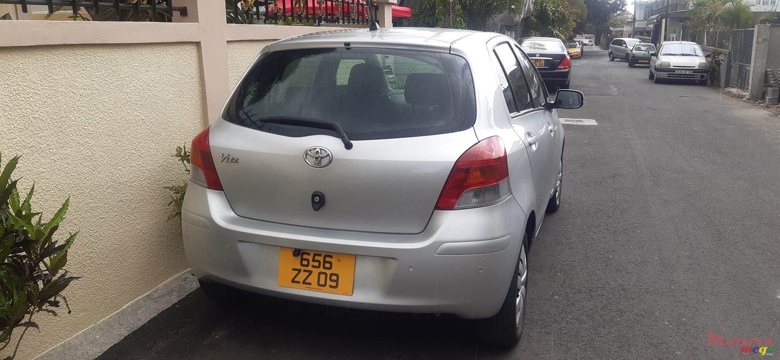 2009' Toyota Vitz photo #3