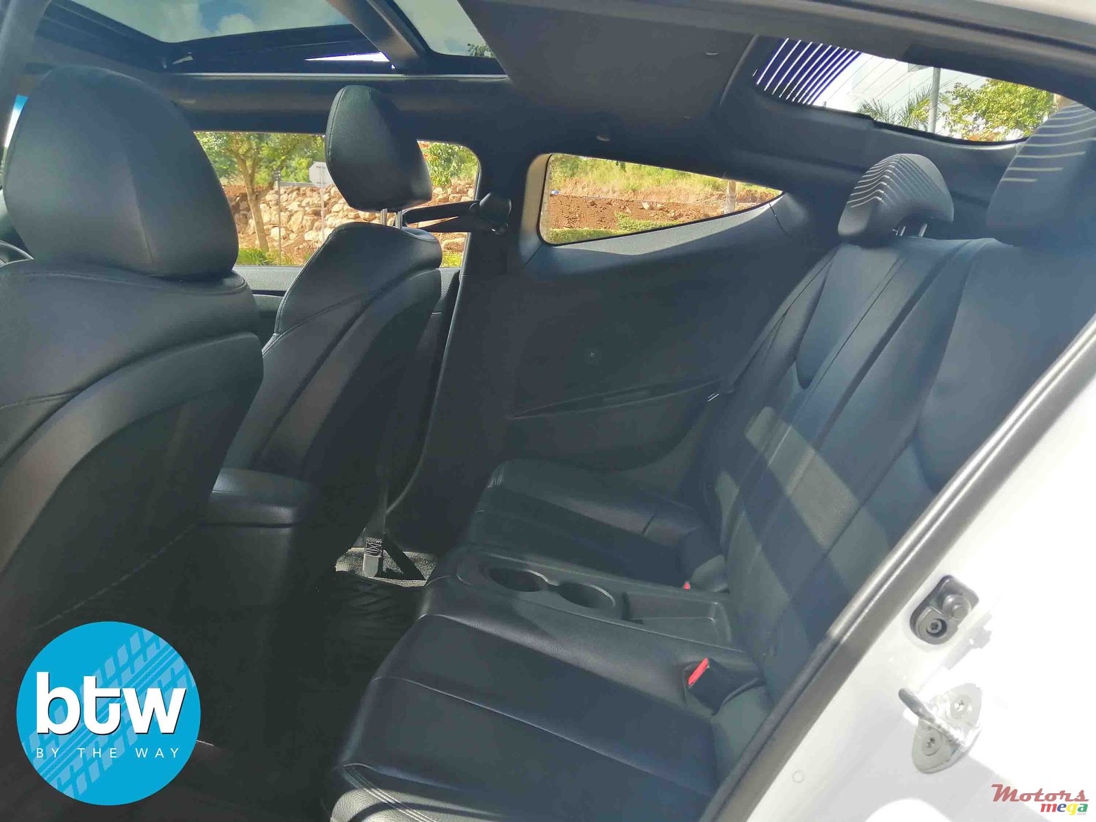 2017' Hyundai Veloster photo #4