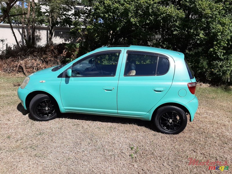 2000' Toyota Vitz photo #1