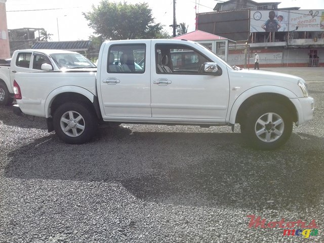 2005' Isuzu KB 3.0 photo #6