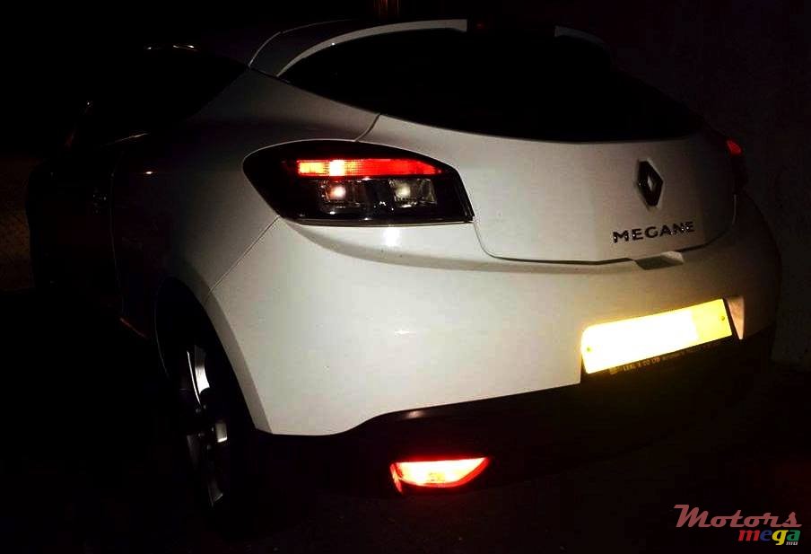 2009' Renault Megane photo #5