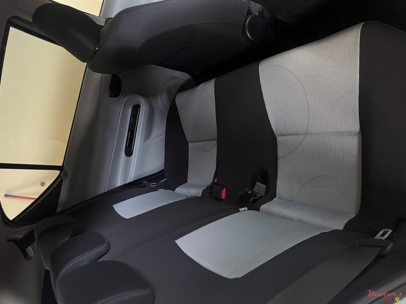 2013' Toyota Aqua photo #7