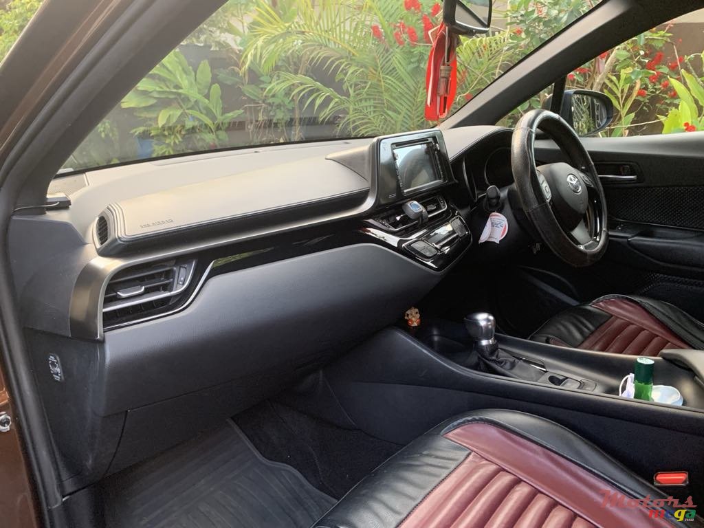 2018' Toyota C-HR photo #4