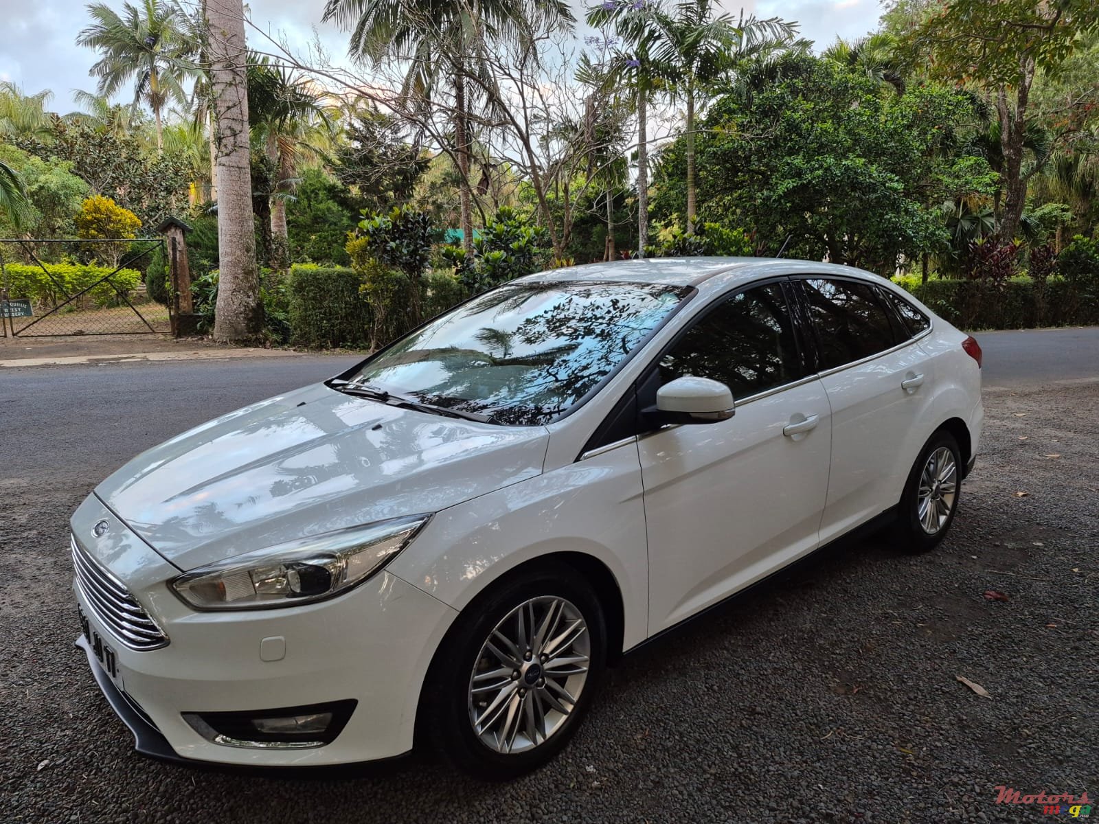 2017' Ford Focus Titanium Auto photo #2