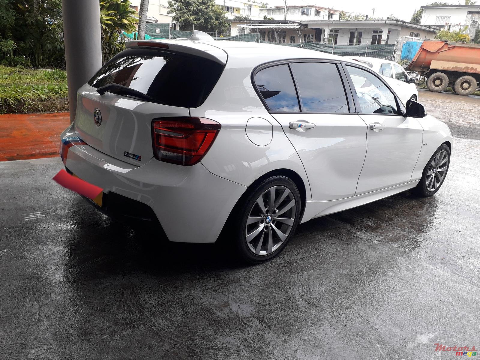 2012' BMW 1 Series M sport photo #3