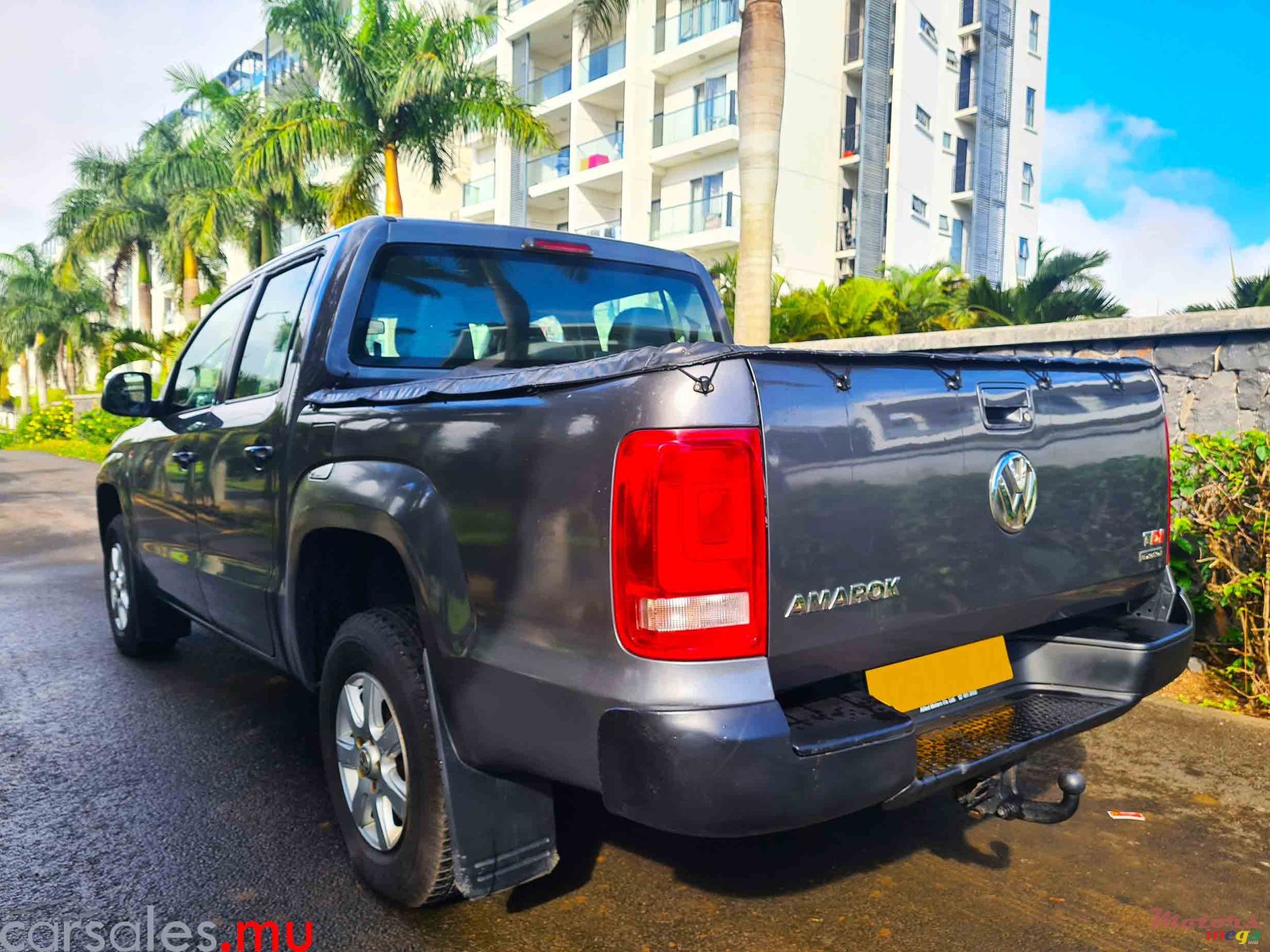 2014' Volkswagen Amarok 2.0 TDI 4Motion photo #3