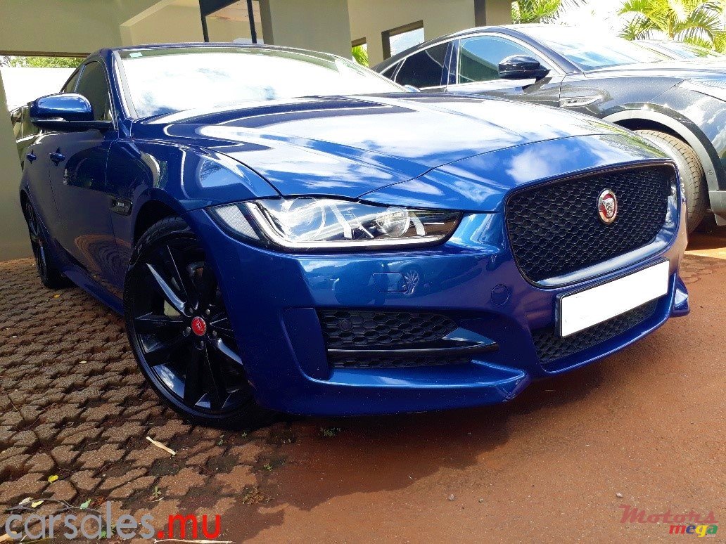 2016' Jaguar XE 25t R-Sport photo #1