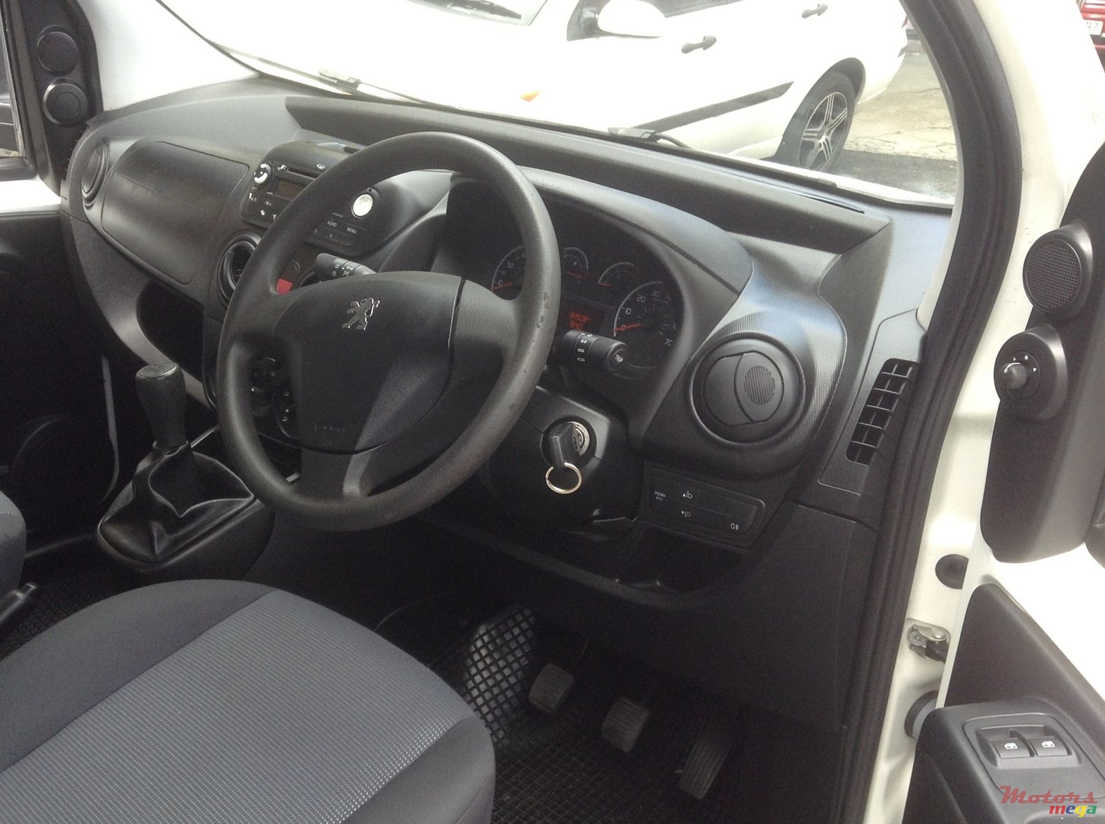 2011' Peugeot Bipper photo #5