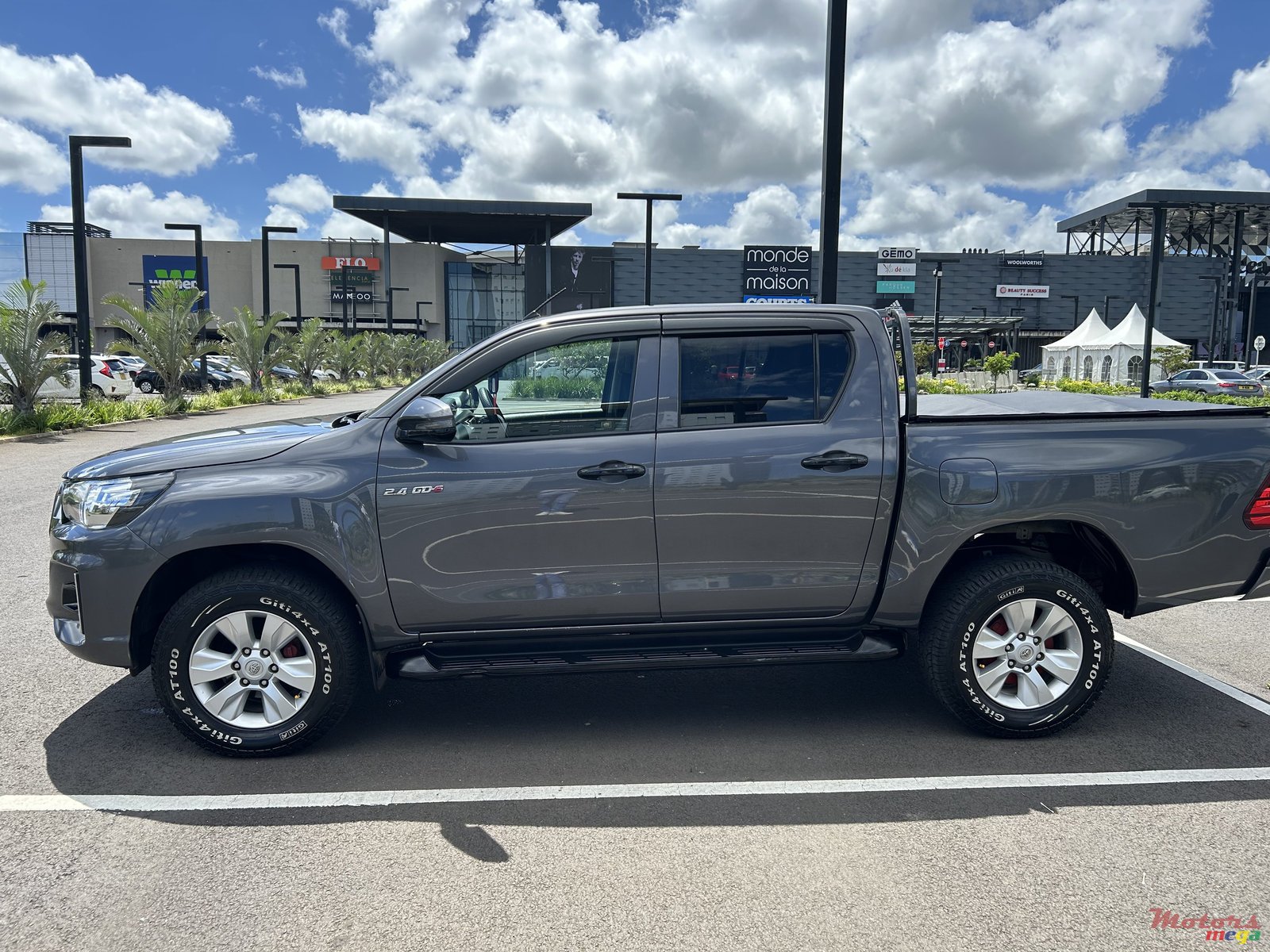 2018' Toyota Hilux photo #5