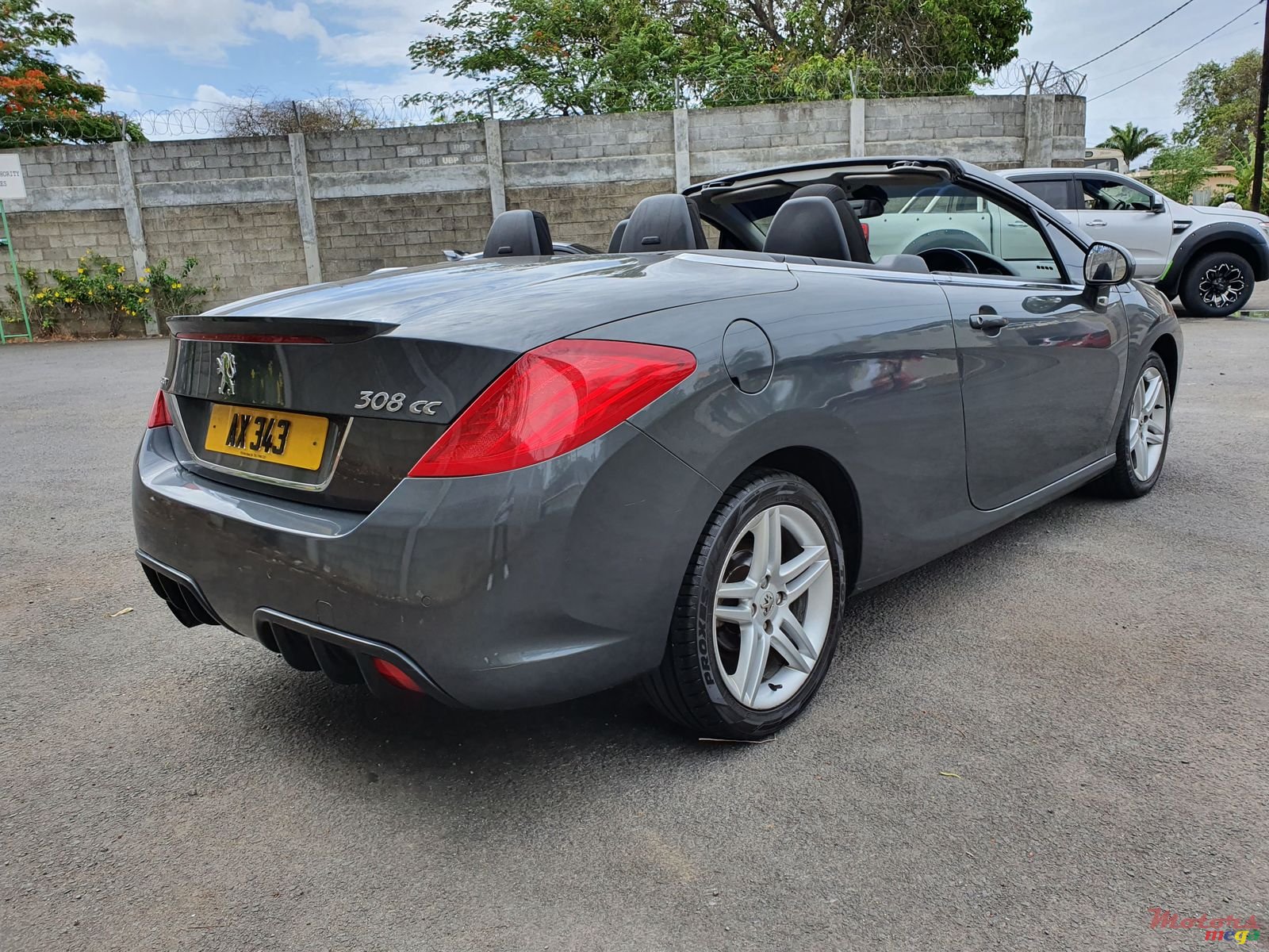 2011' Peugeot photo #1