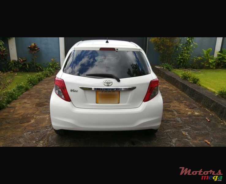 2011' Toyota Vitz photo #3