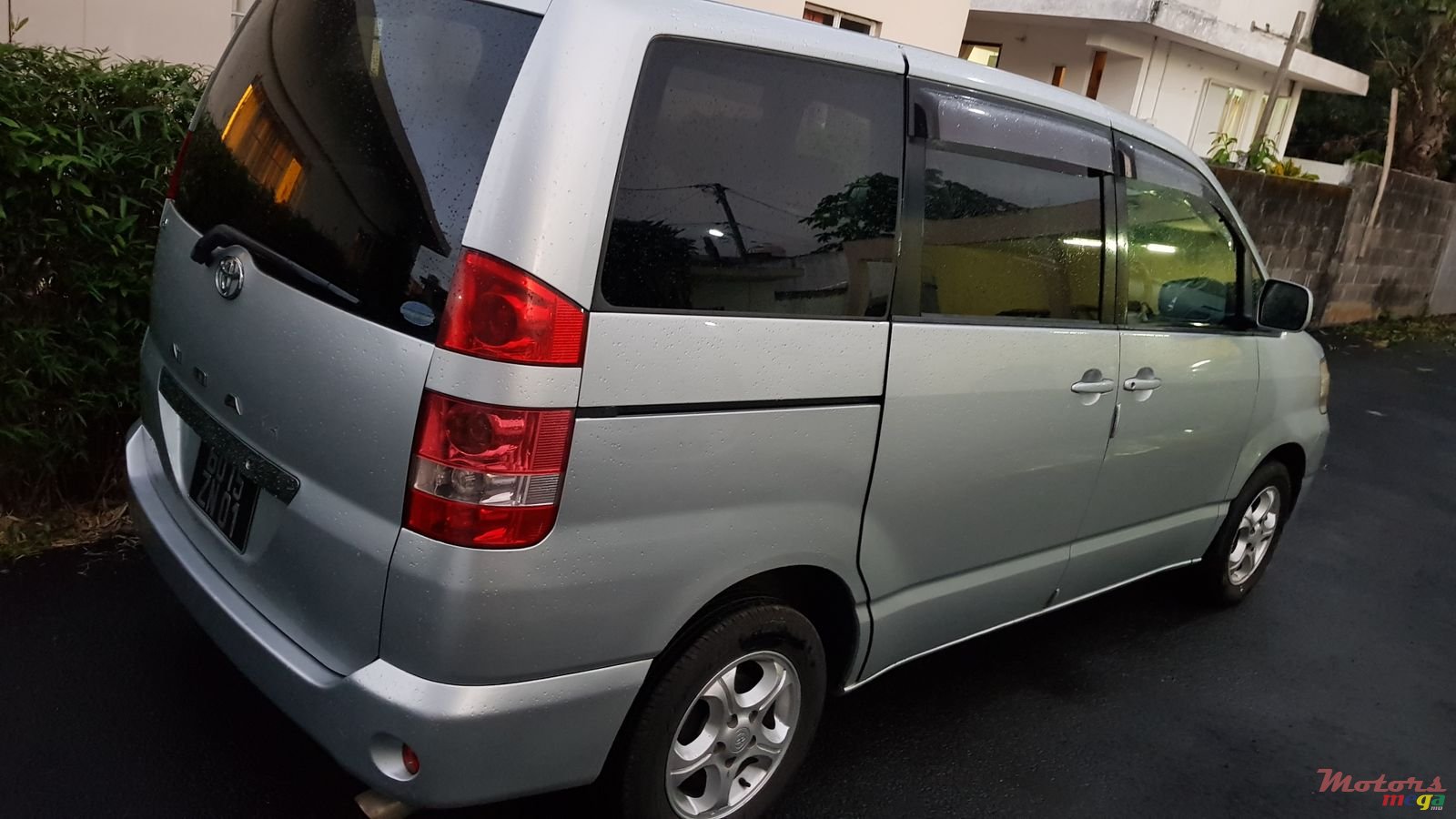 2001' Toyota Noah photo #3