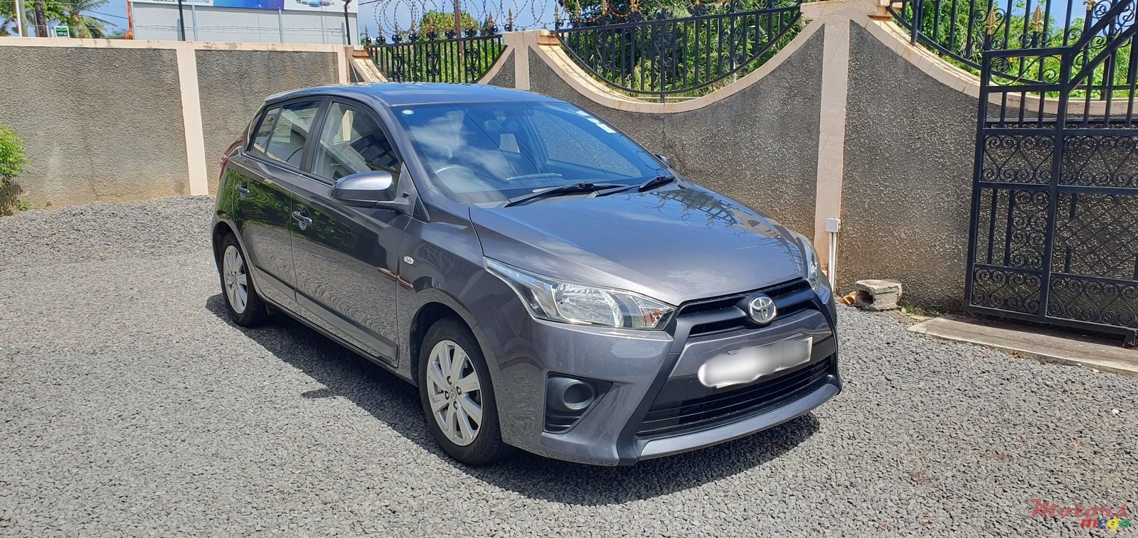 2015' Toyota Yaris photo #1